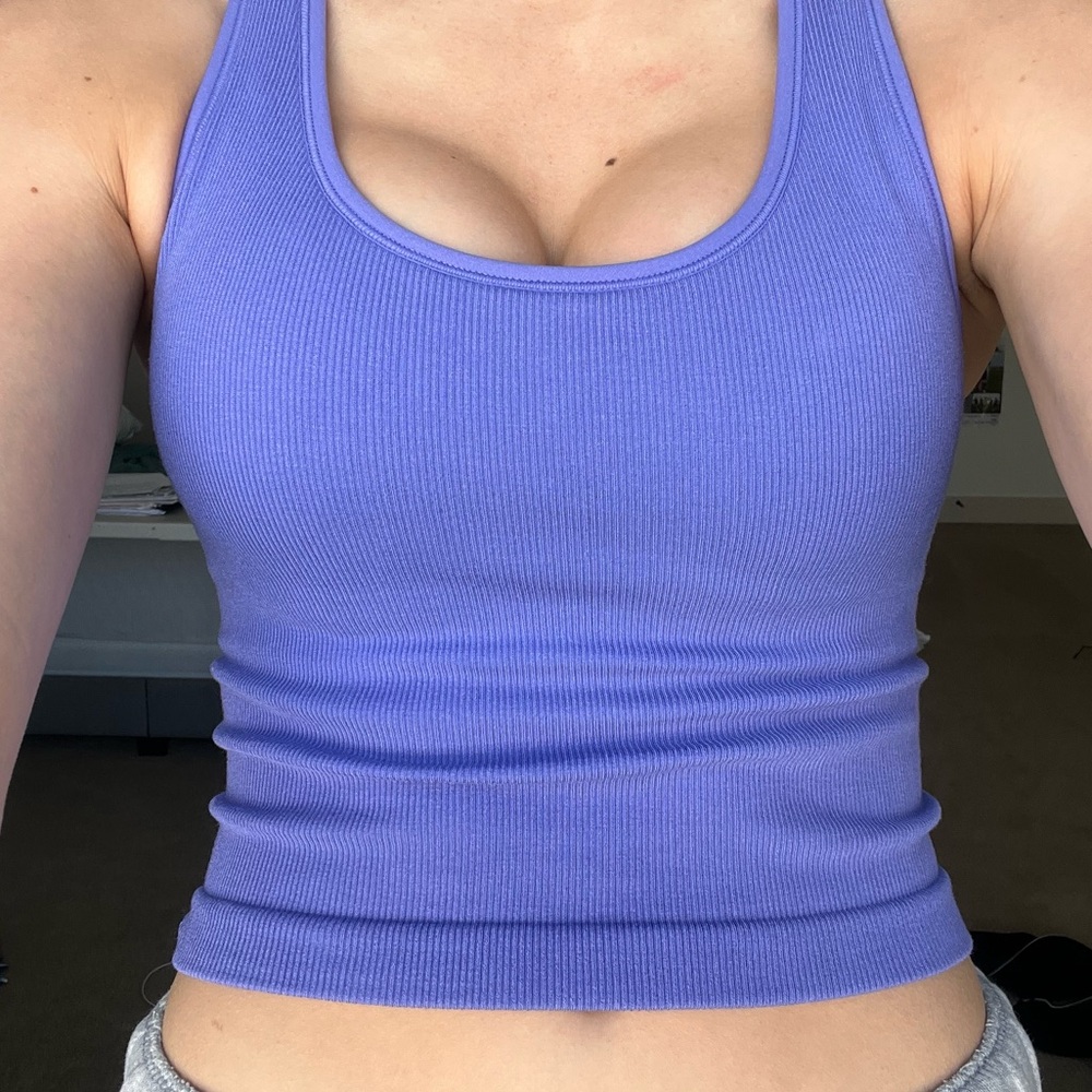 2 Cropped Athletic Tank Tops